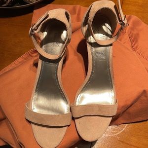 Tan heeled Worthington